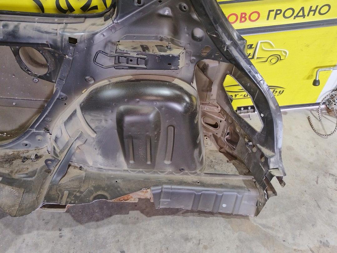 Крыло заднее правое XMBI65 Peugeot 307 undefined