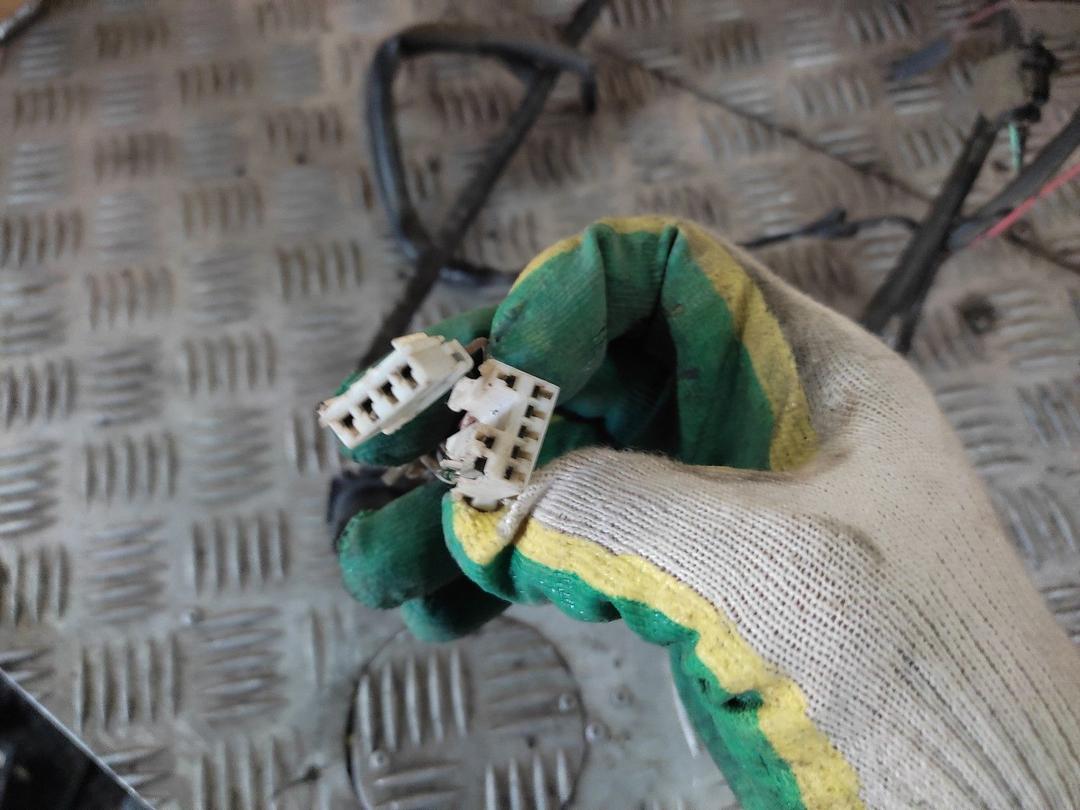 Проводка крышки багажника XYH3NG Mitsubishi Carisma купить с доставкой