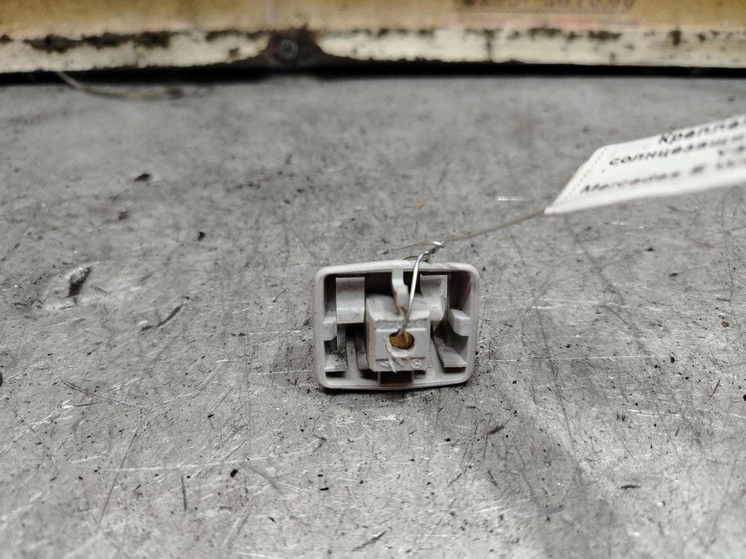 Крепление (крючок) солнцезащитного козырька Y346RV Mercedes E W211 - Фото 4