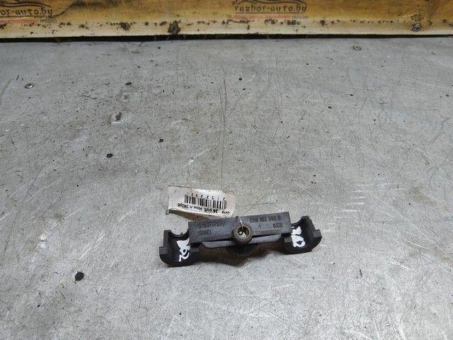 Скоба (кронштейн) крепления форсунки S032PJ Audi 80 купить с доставкой