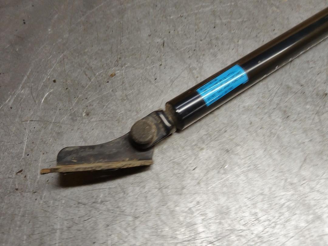 Амортизатор крышки багажника (3-5 двери) 3BLP18 Mazda Premacy - Фото 5