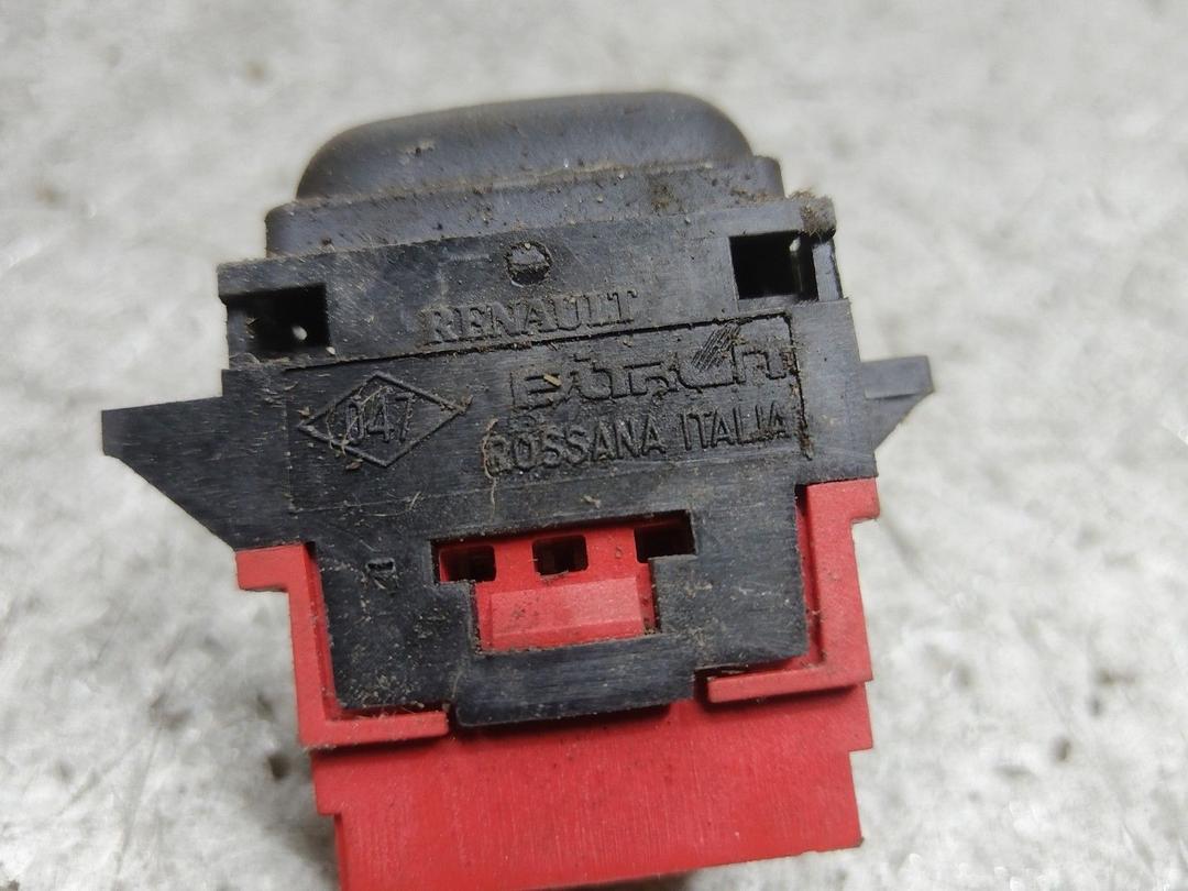 Кнопка стеклоподъемника переднего правого XTR7W2 Renault Espace купить в магазине запчастей бу