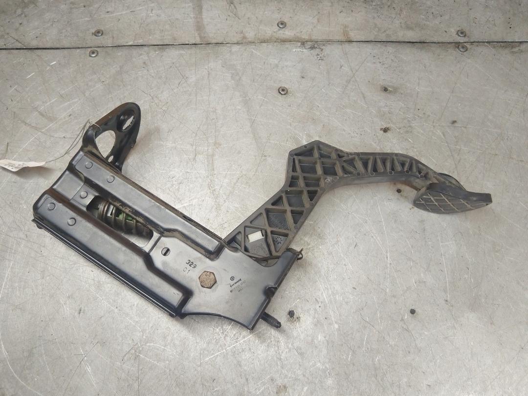 Педаль сцепления Q66GGL Volkswagen Golf купить