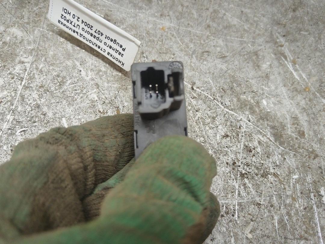 Кнопка стеклоподъемника заднего правого UTXP02 Peugeot 407 купить на авторазборке