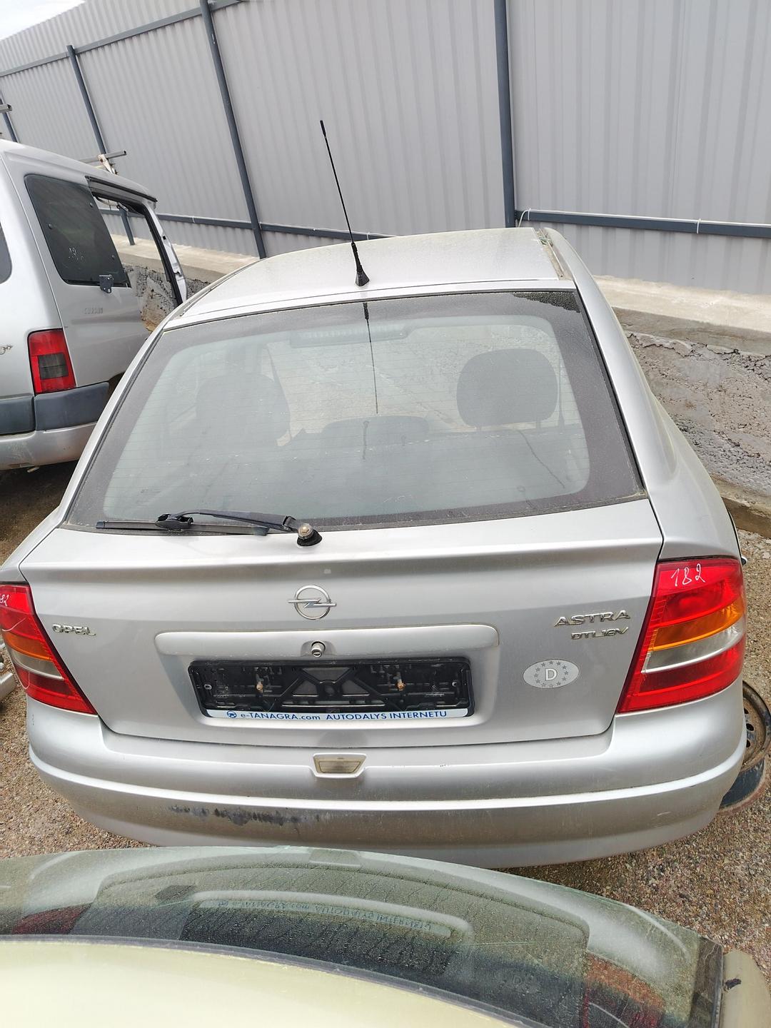 Накладка замка багажника 7DKVDI Opel Astra - Фото 1