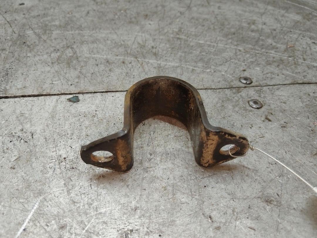 Крепление втулки стабилизатора LFDVYC Toyota Avensis купить