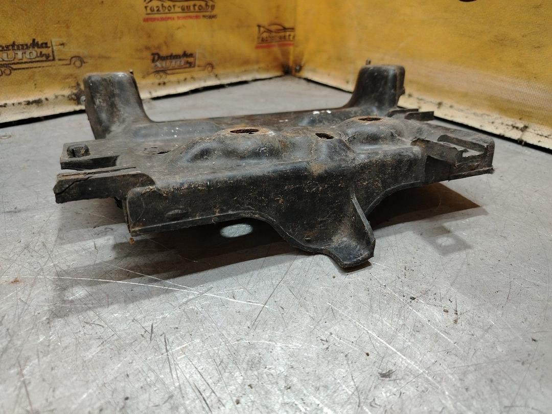 Полка аккумулятора R7UDJJ Mazda 323 - Фото 3