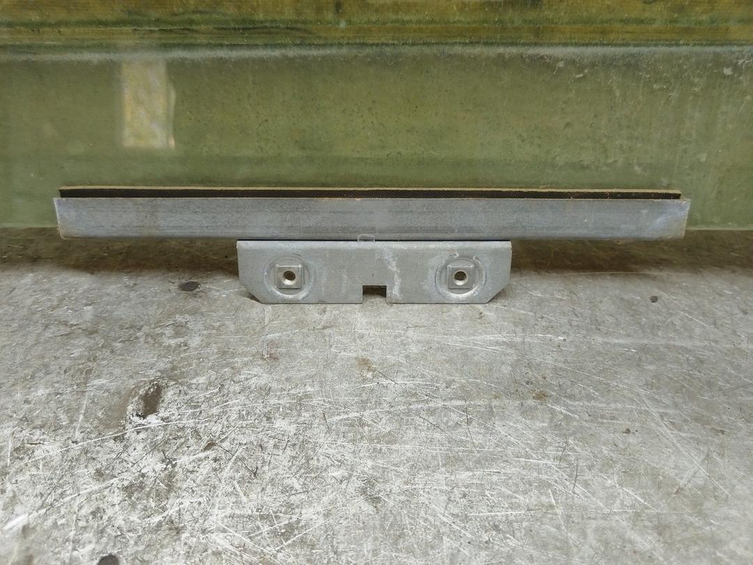 Стекло двери передней левой OKUK1T Ford Escort купить в магазине запчастей бу