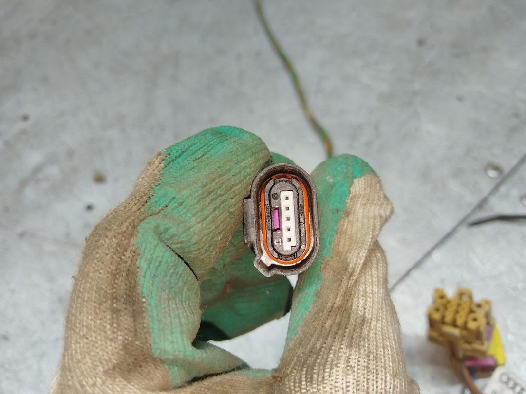 Проводка двери передней правой 8A98HM Audi A4 купить на авторазборке