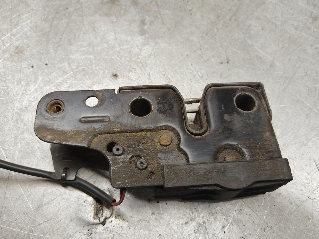 Замок капота 031HA6 Volkswagen Passat - Фото 4