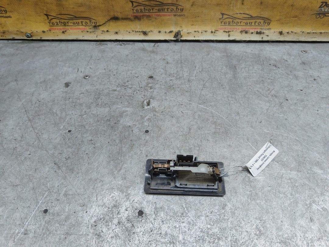 Фонарь салона (плафон) 7OAV2Y Volkswagen Passat купить с доставкой