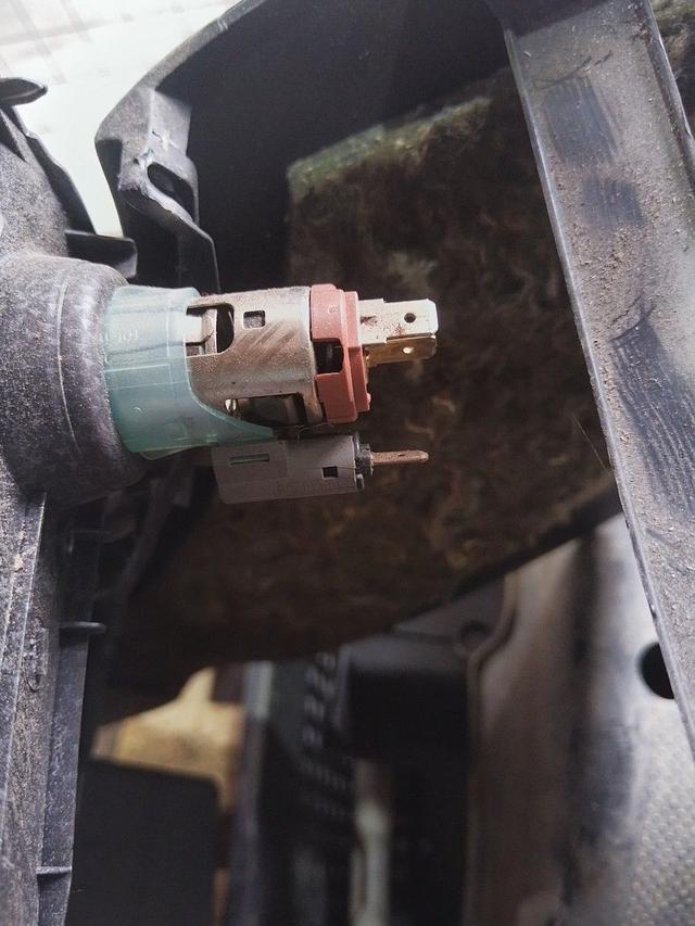 Консоль салона (кулисная часть) FX1UPJ Toyota Corolla undefined
