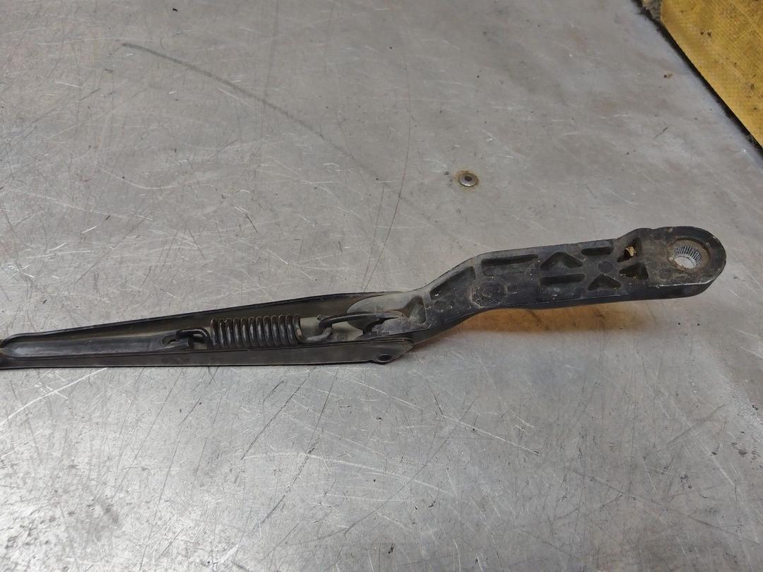 Щеткодержатель (поводок стеклоочистителя, дворник) IMSSPS Volkswagen Passat купить