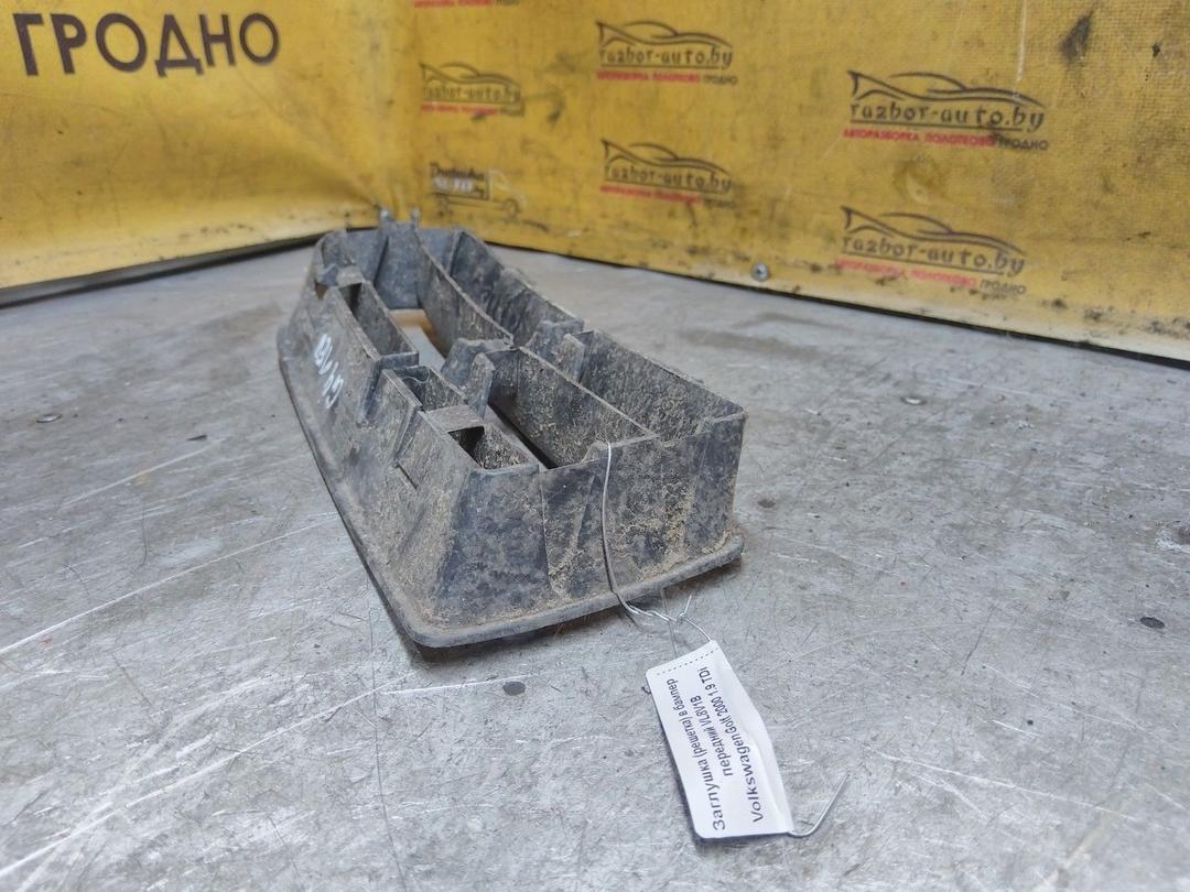 Заглушка (решетка) в бампер передний VL8V1B Volkswagen Golf купить в магазине запчастей бу