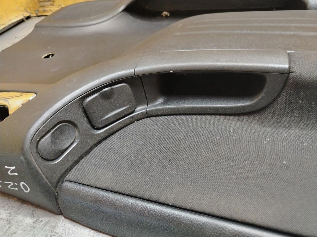 Обшивка двери задней левой (дверная карта) RQ2E0I Opel Zafira - Фото 3