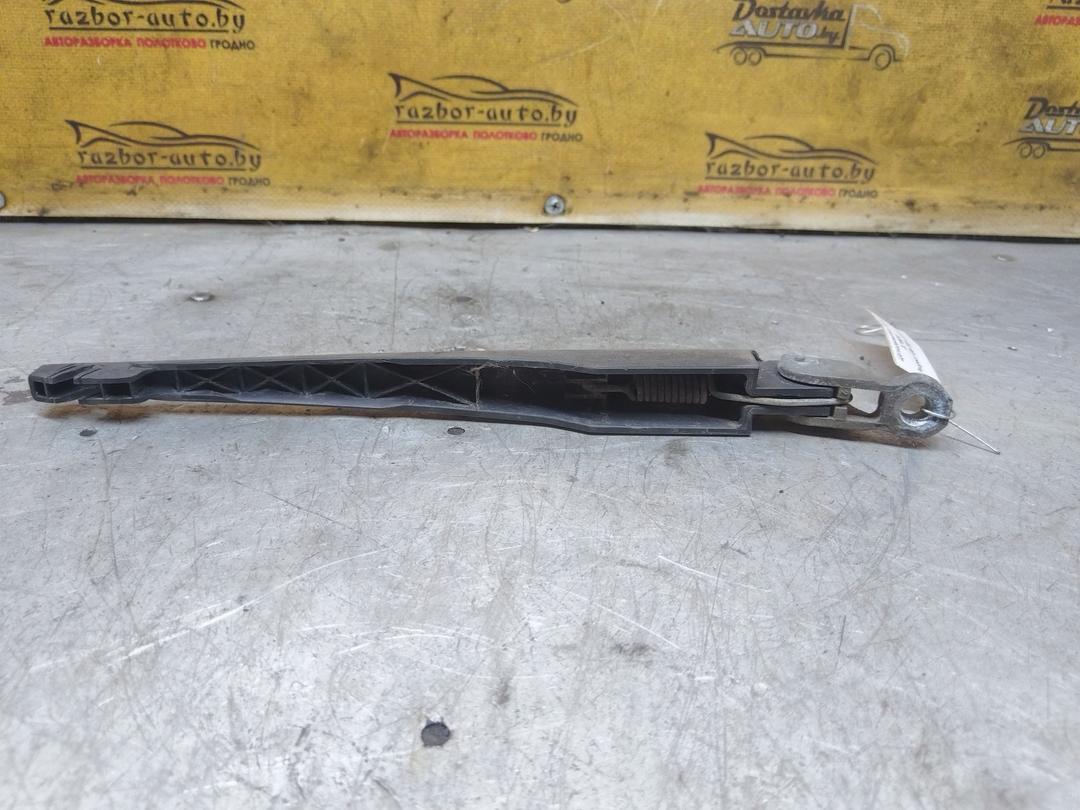 Щеткодержатель задний 2LYBOM Peugeot 406 купить на авторазборке