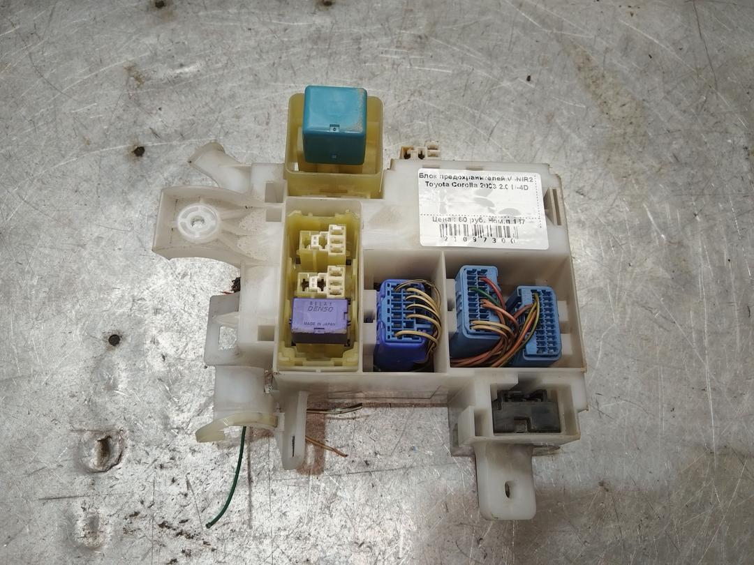 Блок предохранителей V5NIR2 Toyota Corolla