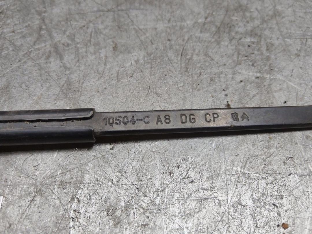 Щеткодержатель (поводок стеклоочистителя, дворник) 2YB9V7 Citroen C3 купить в магазине запчастей бу