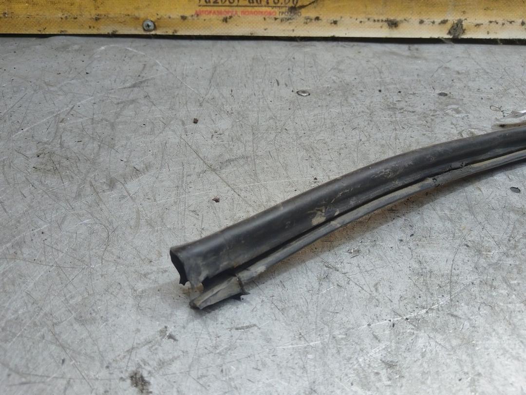 Уплотнитель капота 3YE7EM Audi A4 купить