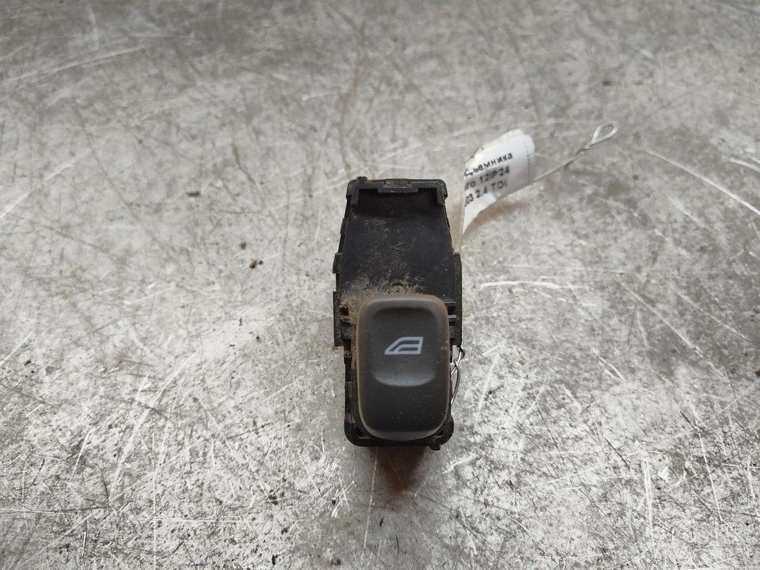 Кнопка стеклоподъемника заднего правого 12IP24 Volvo V70