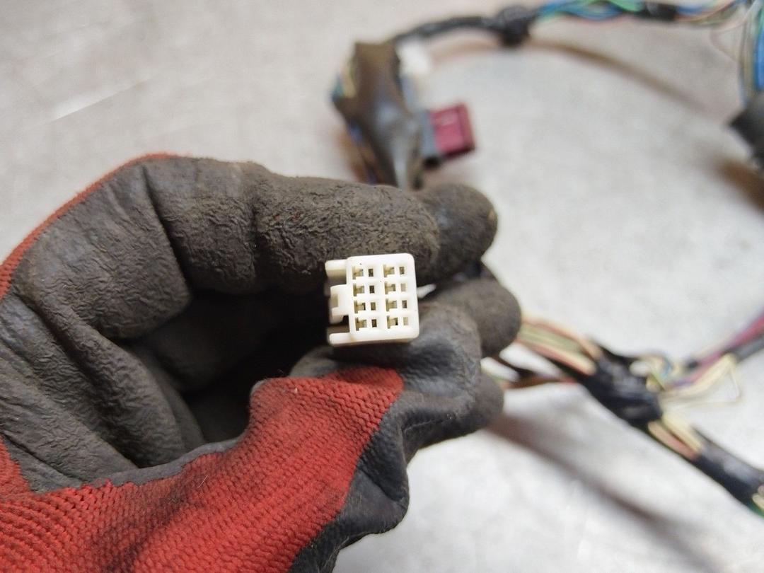 Проводка двери передней правой 61LFG1 Toyota Avensis undefined