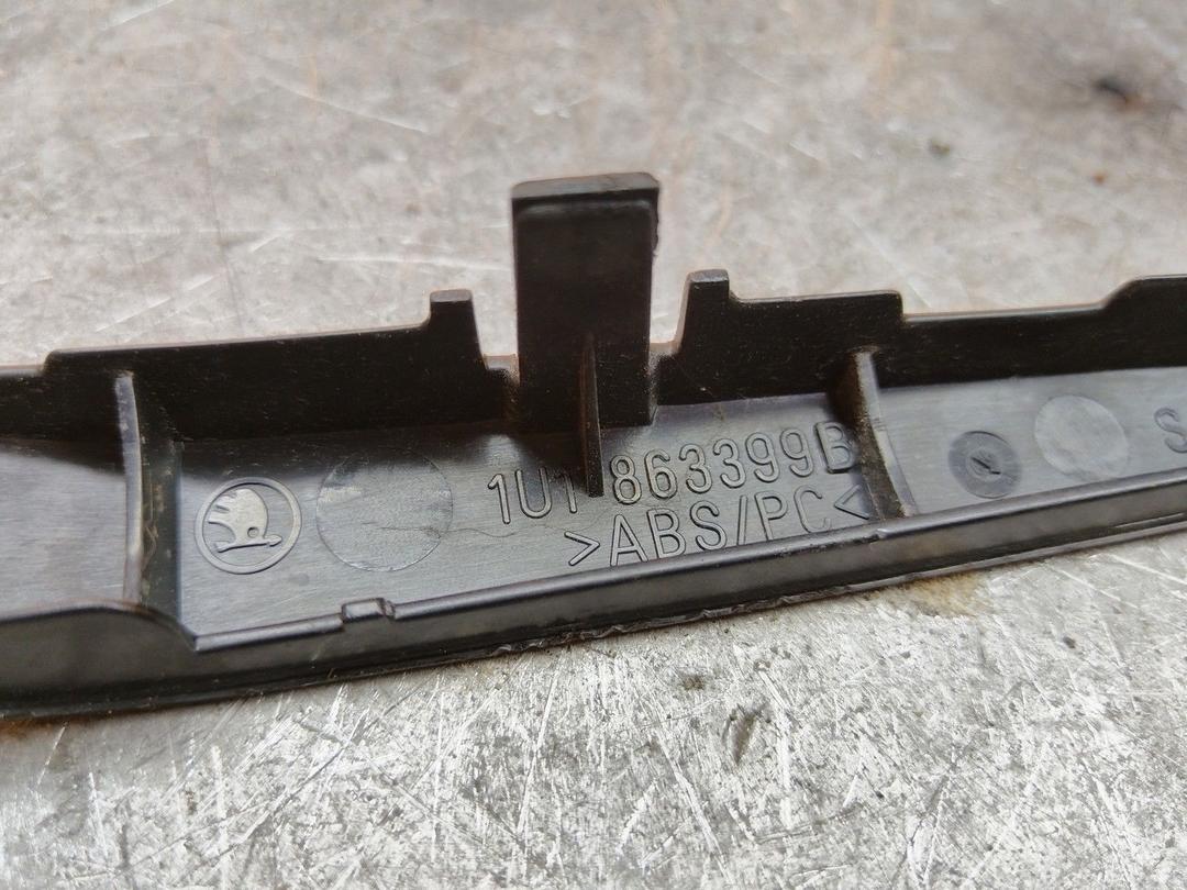 Рамка под магнитолу 7N7VUU Skoda Octavia - Фото 3