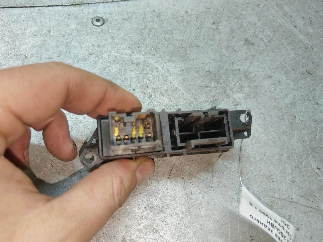Кнопка подогрева заднего стекла 2SOJBH Mitsubishi Carisma купить