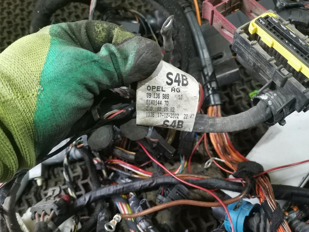 Проводка салона U4I0HE Opel Zafira - Фото 14
