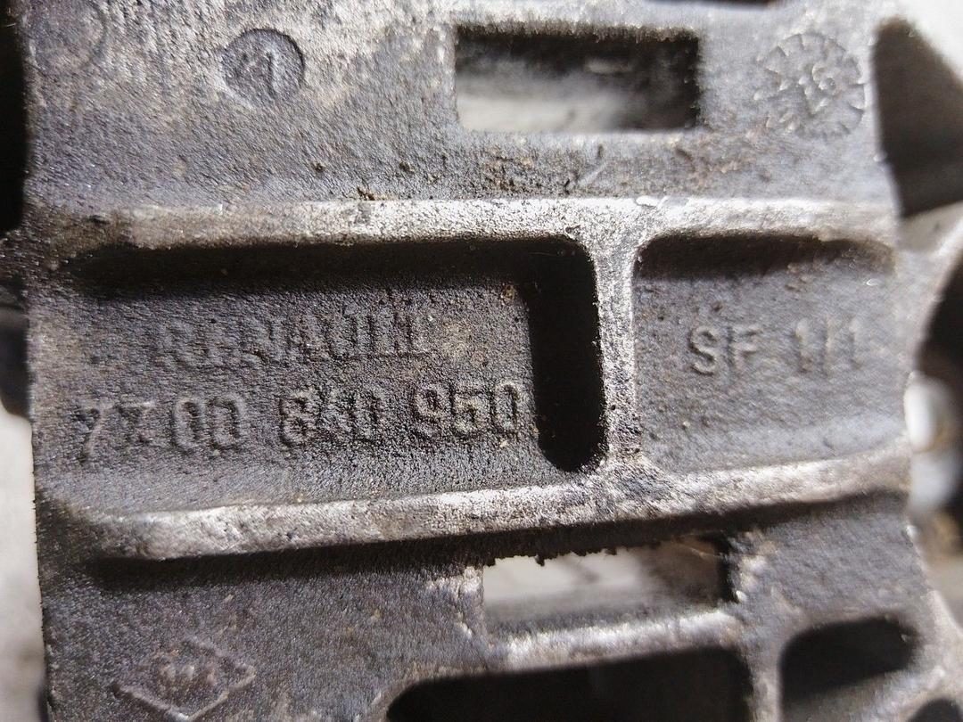 Кронштейн двигателя 2RN1C8 Renault Scenic купить в магазине запчастей бу