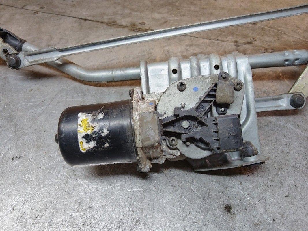 Моторчик передних стеклоочистителей (дворников) UX1VQ6 Renault Scenic купить