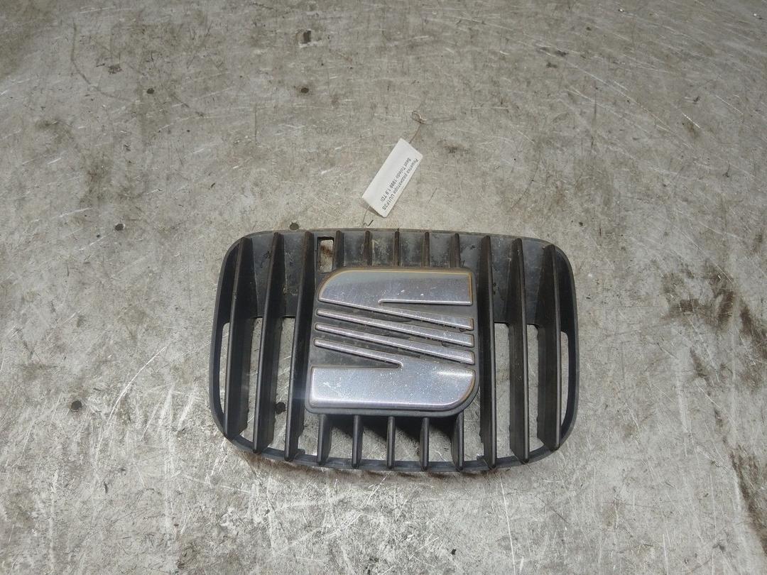 Решетка радиатора UU1F3S Seat Toledo