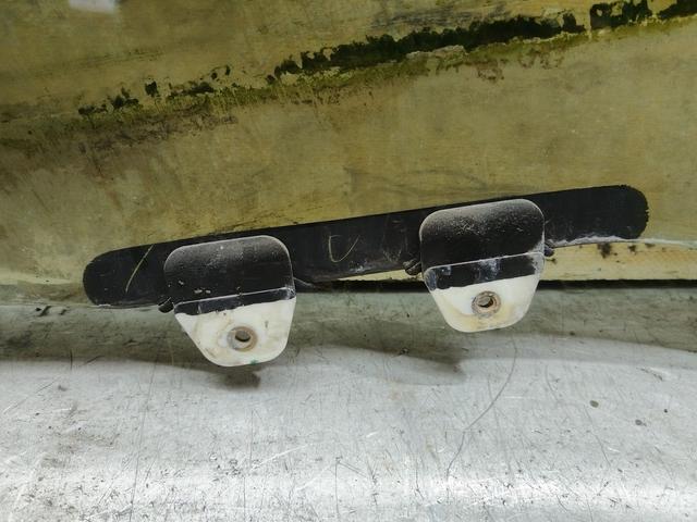 Стекло двери задней правой YEUEYJ Rover 600 купить в магазине запчастей бу