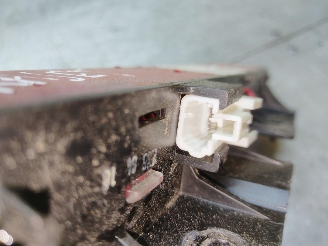 Стоп-сигнал RLV1F9 Hyundai Trajet купить в магазине запчастей бу