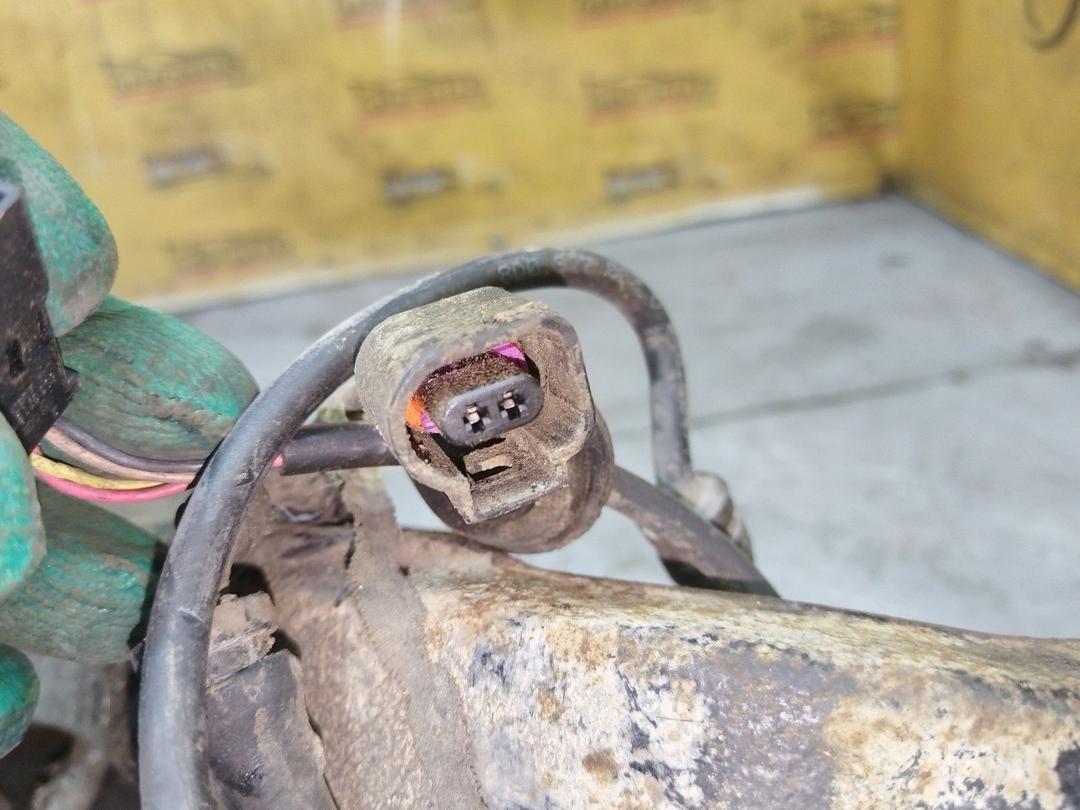 Кулак поворотный левый XHER5L Volkswagen Passat купить с доставкой