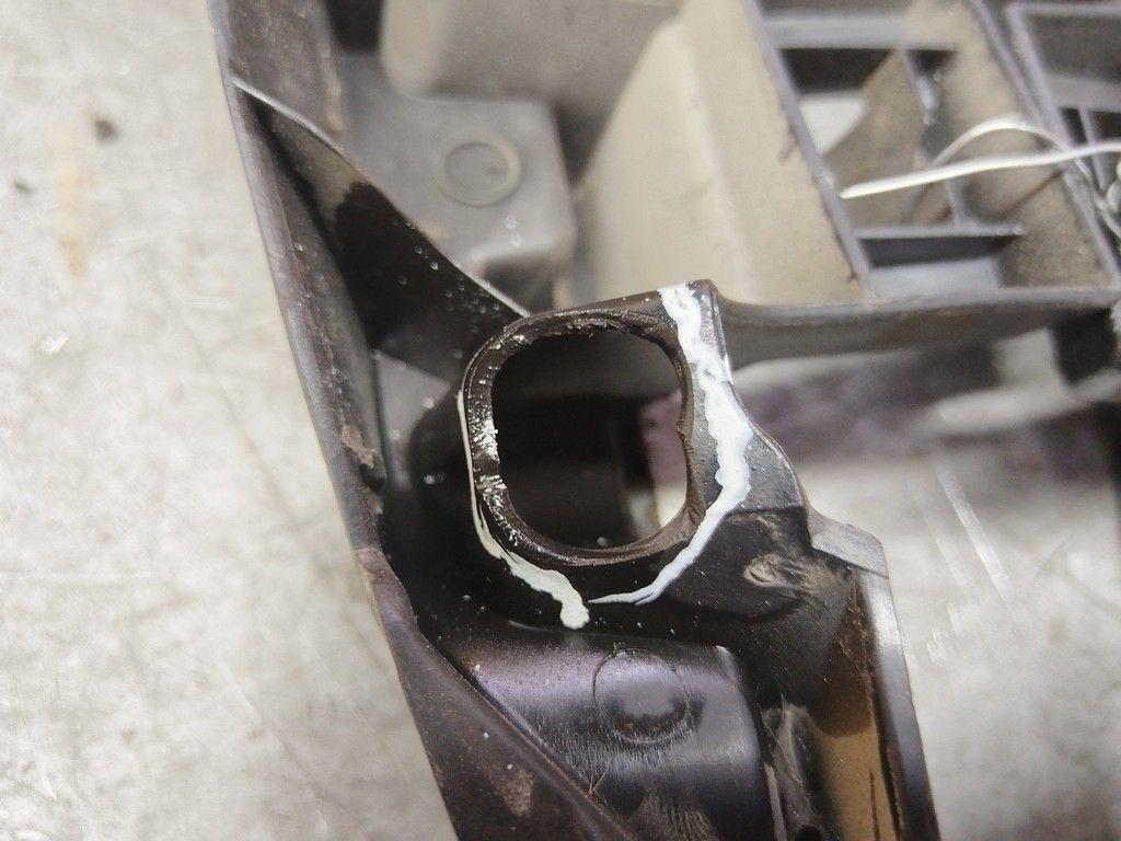 Направляющая шторки багажника (салазки) 2D4C4G Peugeot 307 купить на авторазборке