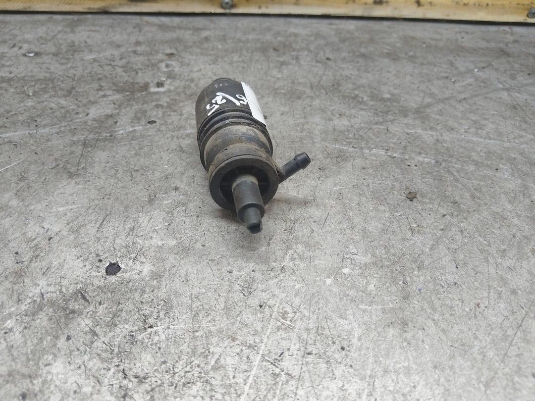 Насос (моторчик) омывателя стекла WUJB5L Audi 80 купить