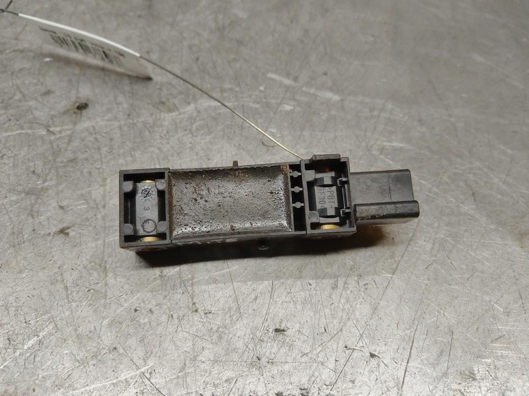 Датчик удара HZV74O Mitsubishi Carisma купить