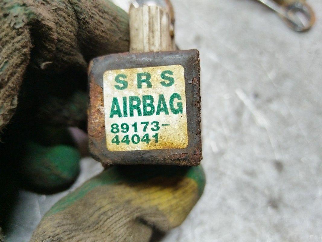 Датчик удара K7SAA7 Toyota Avensis Verso купить