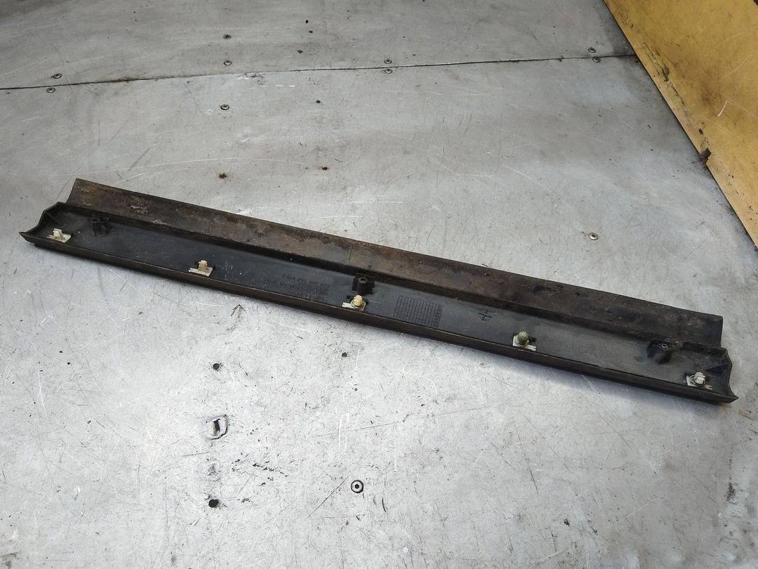 Молдинг двери задней левой WWRW1F Volkswagen Passat купить с доставкой