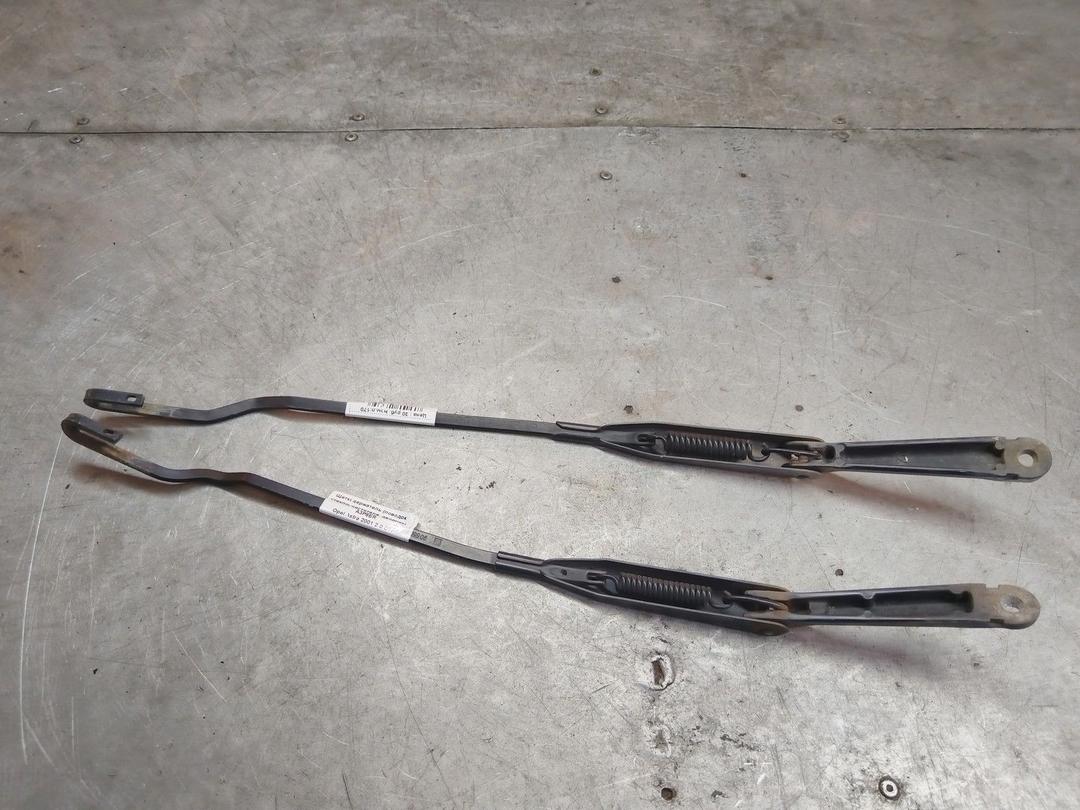 Щеткодержатель (поводок стеклоочистителя, дворник) A3P6ER Opel Astra купить с доставкой