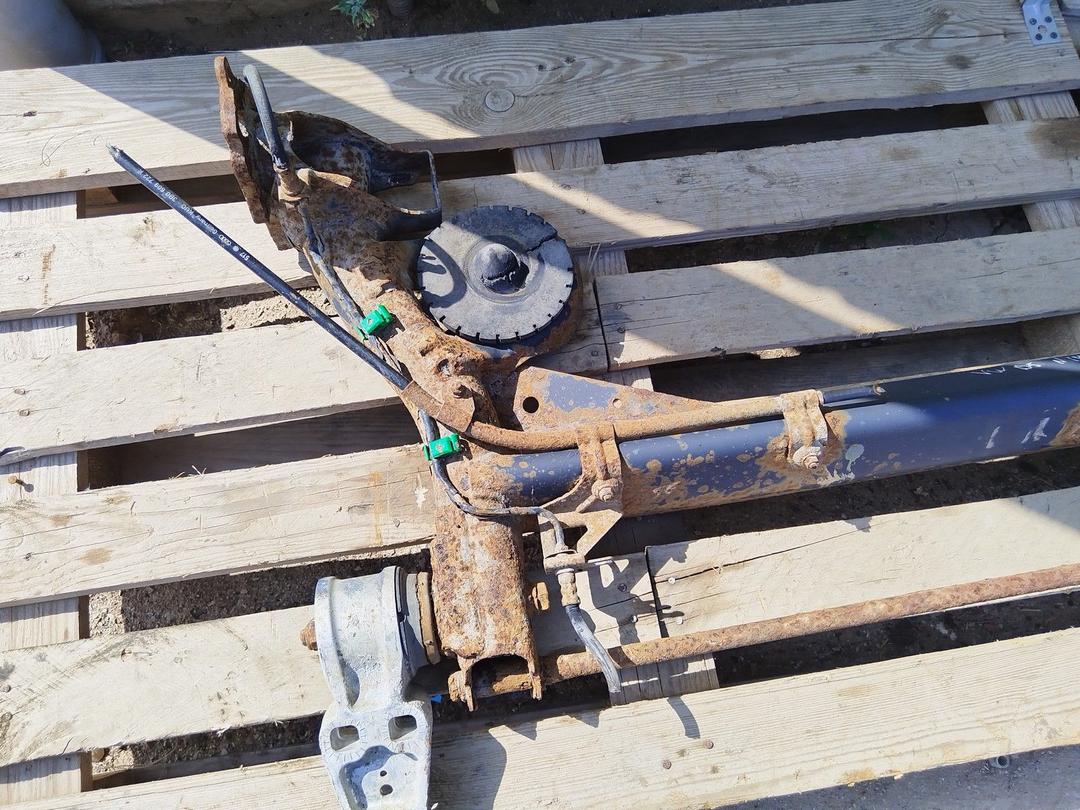 Балка подвески задняя DWYVBW Volkswagen Passat купить с доставкой. Огромный выбор запчастей и марок авто. У нас есть практически все.