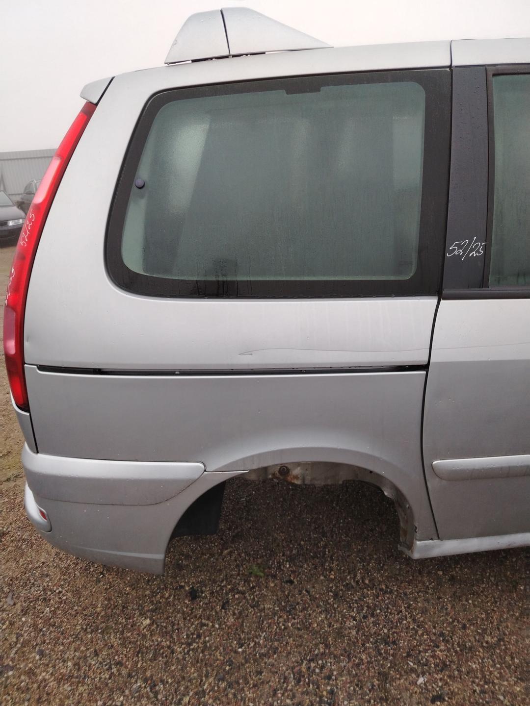 Стекло кузовное боковое правое 8CB997 Citroen C8