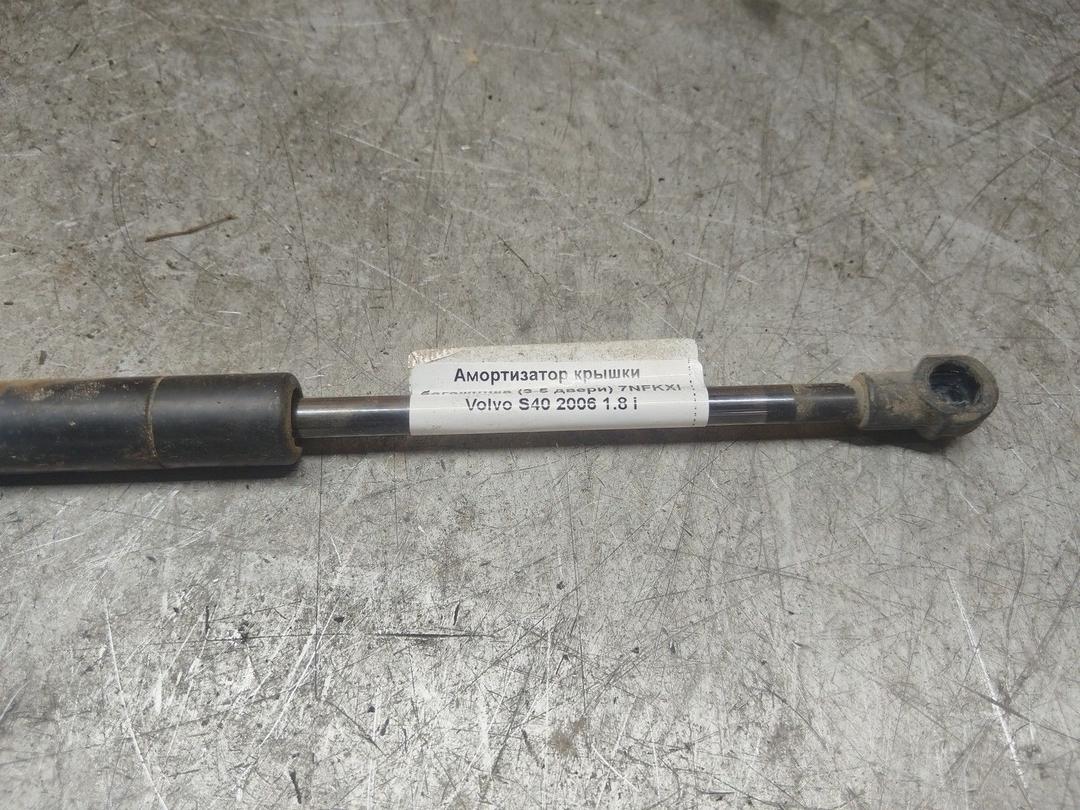 Амортизатор крышки багажника (3-5 двери) 7NFKXI Volvo S40 - Фото 3