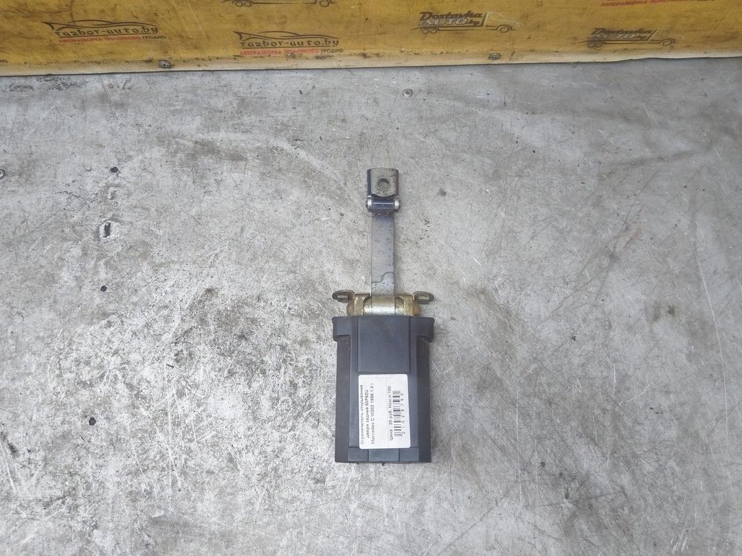 Ограничитель открывания двери задней 60P9ZU Mercedes C W202 - Фото 5