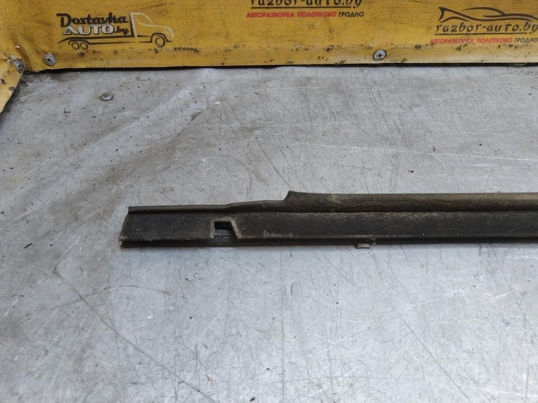 Молдинг стекла двери задней правой наружный 7J3521 Renault Laguna купить в магазине запчастей бу