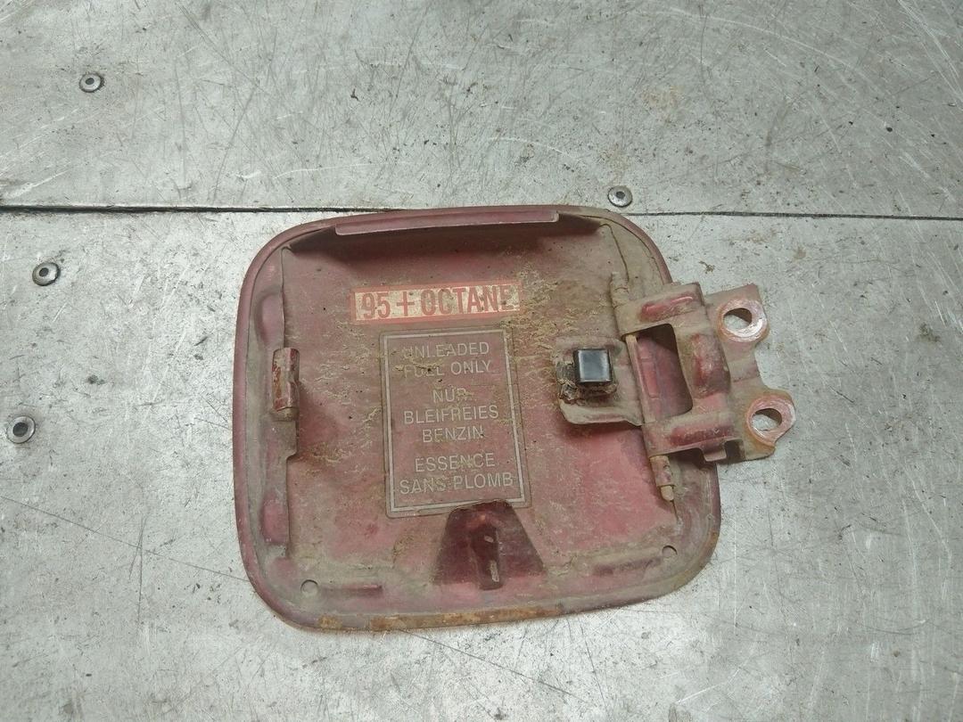 Лючок топливного бака XJ140F Mitsubishi Carisma - Фото 2