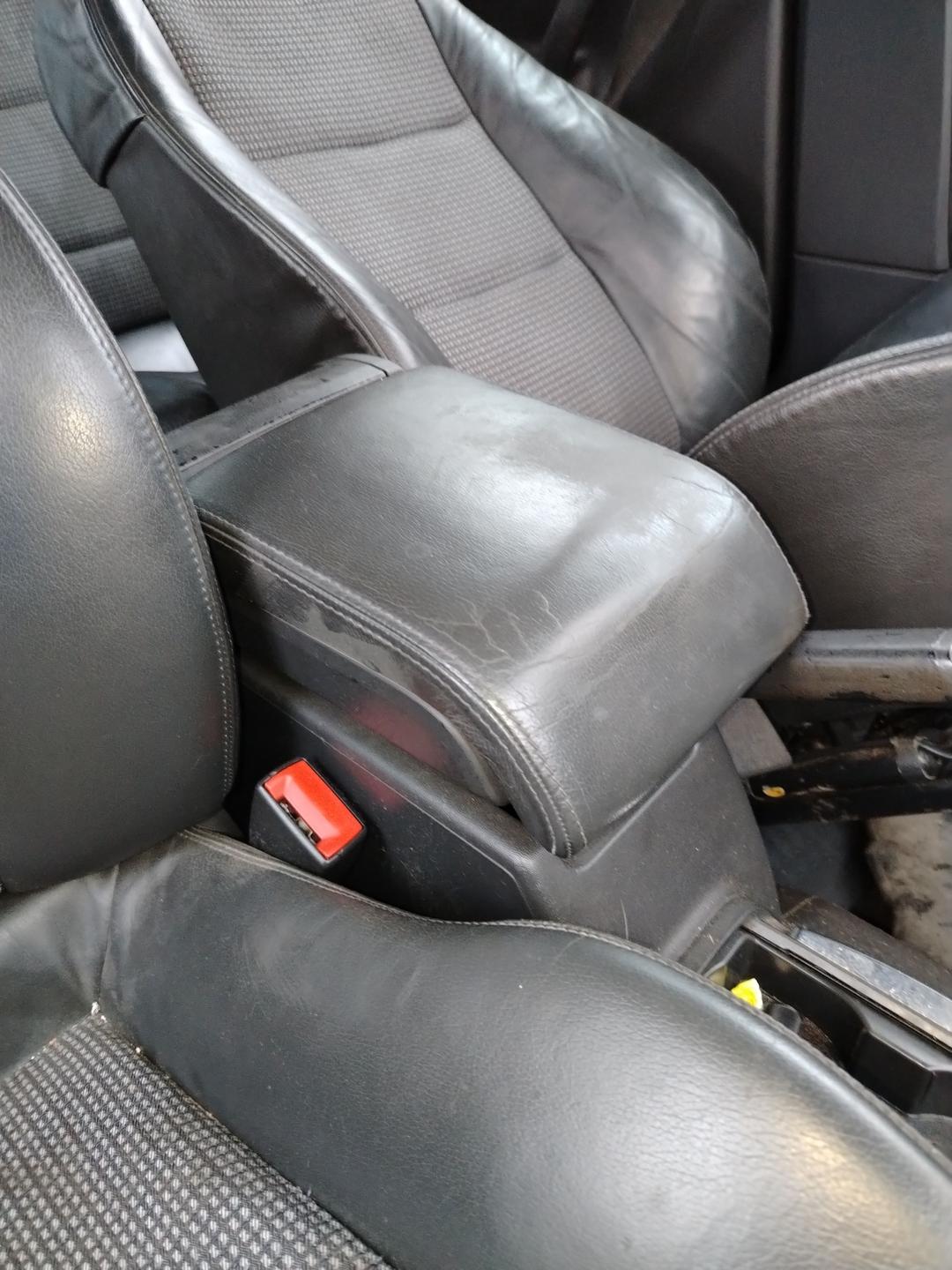 Подлокотник X1LKI9 Opel Vectra