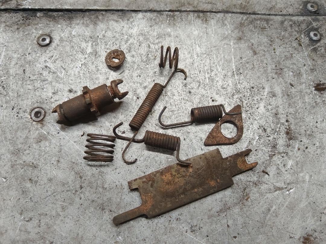 Механизм развода задних тормозных колодок правый IQ3KAM Subaru Forester - Фото 2