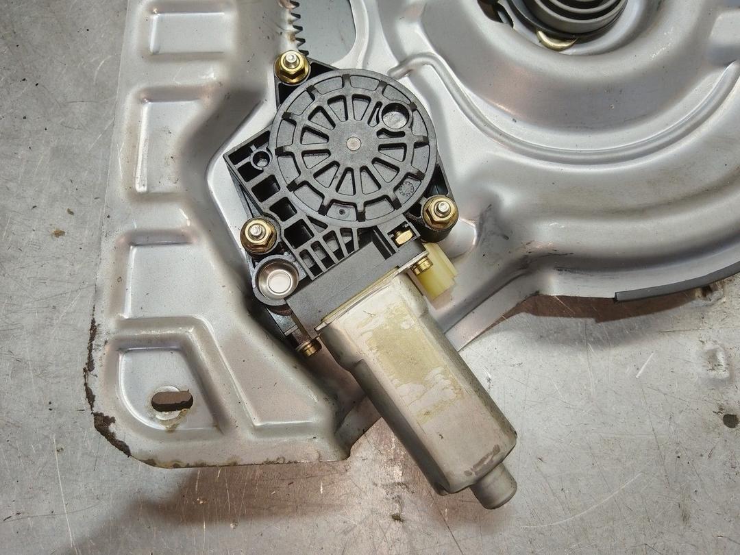 Стеклоподъемник электрический задний правый ZNFFFE Hyundai Trajet