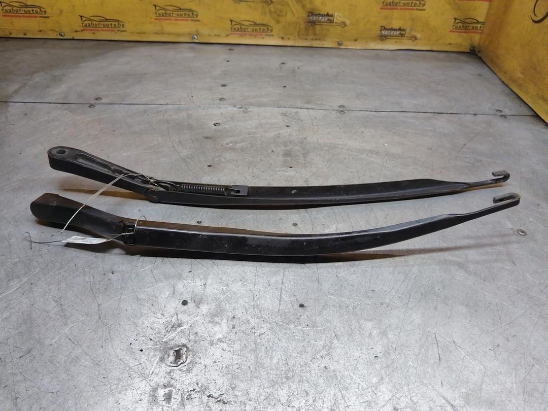 Щеткодержатель (поводок стеклоочистителя, дворник) 8N974V Alfa Romeo 147